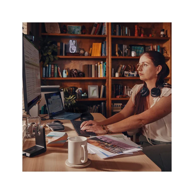 HP Poly Auriculares USB-C-C Poly Voyager Focus 2 con certificación para Microsoft Teams + adaptador USB-C/A + soporte de carga image 14
